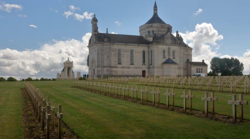 Nécropole national de Notre-Dame de Lorette (Ablain-Saint-Nazerre, Francia)