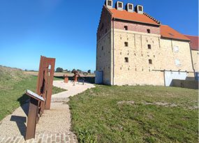 (c) https://www.tourismeaudruicq-oyeplage.fr/les-incontournables/secherie-a-chicoree/